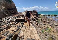 ¡Oye, estuve con su hotwife en la playa mientras el cornudo miraba online!