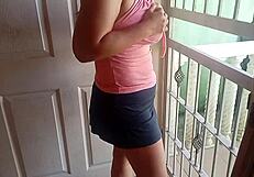 Topuklu leziz Latin milf büyük götü esmer çiftçe masajlanıyor