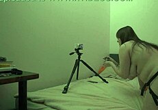 Καμπυλωτή μελαχρινή MILF λέει βρώμικα λόγια backstage σε περίεργο BBW βίντεο