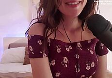 Hermanastra pide follar tras masturbar en sofa