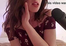 Hermanastra pide follar tras masturbar en sofa