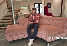 Ragazza ansiosa 18+ Aria Valencia in sessione freeuse ipnotizzata 18+