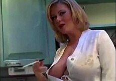 Blonde norsk MILF enjoys a date with a guy