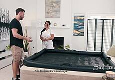 Um yes hun this masseuse is totally normy