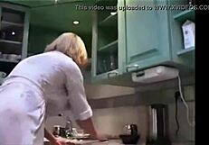 Blonde norsk MILF enjoys a date with a guy