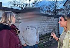 Kelly et Pam Share Cock with Big French Tits