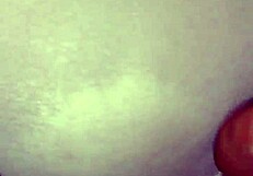 Drbu svou krémovou ebony píču k orgasmu