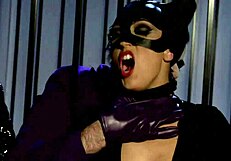 Katwoman Jennifer Dark Sneaks into Prison Cage for Bisexual 3Way Action