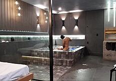 Friend stayed at luxury motel, enjoyed thrilling experience