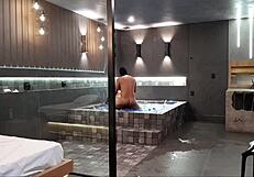 Friend stayed at luxury motel, enjoyed thrilling experience