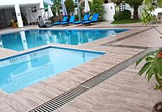 Petite Babe's Eyeglasses Cum Load