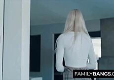 Servicial teen surprises mommy with licks