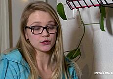 i'm preparing my wet pussy with vibrator before you eat me