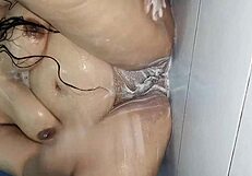 Wanna see this gorgeous Desi BBW bhabhi nude in bathroom?