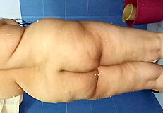 Wanna see this gorgeous Desi BBW bhabhi nude in bathroom?