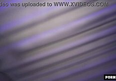 Ihre Fotze ist 'ne Feuerwehr - spritzende Schlampe macht Bett nass