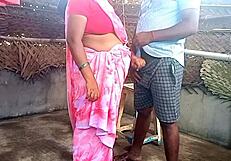 hej, ta indijska saree teta dobi trdo nabijanje od mladega 18+ fanta, tako vroče gledat!