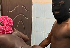 La doblé contra la pared del baño para un flash casero