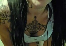 Emy Angel onanerer sin smukke røv!