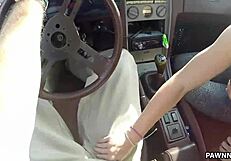 Ehi, questa ragazza di campagna ha bisogno di soldi, scambia sesso al banco dei pegni