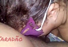 Cowok Submissive Sembah Pantat di Vid Rumahan dengan Babe Berpayudara Kendur