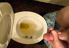 HORNY GUY MASTURBATES HIS BIG MONSTER COCK INTENSELY