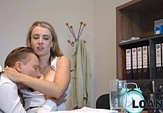 Loan4k blond česká holka podvádí s velkým kancelářským kokotem v práci