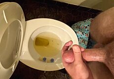 HORNY GUY MASTURBATES HIS BIG MONSTER COCK INTENSELY