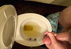 HORNY GUY MASTURBATES HIS BIG MONSTER COCK INTENSELY