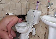 BBW te dit comment lécher les toilettes publiques... compte à rebours de sperme