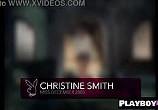 Milf cantik Christine Smith pamer payudara besar dan tubuh telanjang berlekuk