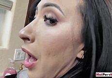 Scopando matrigna tettona ai piatti.