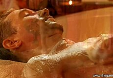 ميلف بلوند جميلة تحصل على مساج إيروتيكي في HD