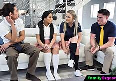 Brata podkupita šolsko punco 18+ pastorko za divjo 4-some orgijo