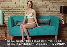 Красотка 18+ пальчиками доводит тугую вагину до мощного оргазма