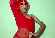 Una chica de rojo puede conquistar tu corazon