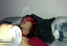 Hermanastro finge sentirse mal para follar el coño apretado de su hermanastra!