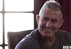 Защо Aften Opal язди огромния кур на Jade Venus докато ги гледат?