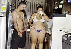 Hey, why’s madrastra sucking hijastro’s cock in the kitchen with shocking finish?