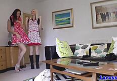 Milf británica en medias cabalga polla con clase