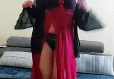 Arab Shemale Dance With Intriguing Moves