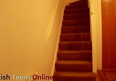 Fode babá adolescente 18+ loira curvilínea.