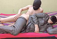 בהאבי פקיסטנית מזדיינת חזק ומהר בדוגיסטייל! אודיו הינדי דסי!