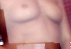 Присоединяюсь к брюнетке в душе, заканчивается бюстяной лесбиянкой, соблазняющей и ножницами, лижет большие сиськи пизду милфу соблазнение купание оргазм большая жопа лесбиянка душ