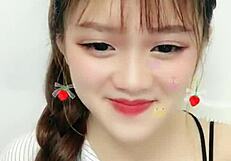 Em Gái Cute Livestreams Sexy Webcam Show on Uplive