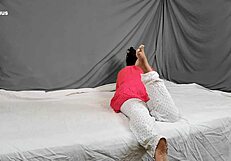 ريا تتسلل خفية لتنيك عمها الزوجي بقوة في سكس عائلي مثير