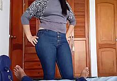 i offered her big cash to bang before she leaves with friends, lemme see those pink panties!
