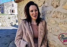 Cataleya, a 28-year-old naughty commercial assistant, enjoys anal assfucking