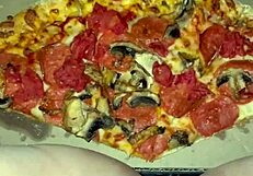 我在披萨上自慰喷水满足阿拉伯恋物欲