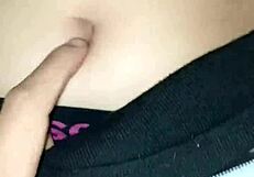 彼女が騎乗してる間に彼女のお腹をペック！